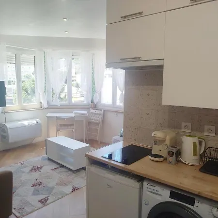 Cozy For 2 People, Ac, Center, 12 Min To * Nizza