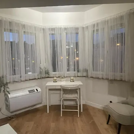 Cozy For 2 People, Ac, Center, 12 Min To Nizza