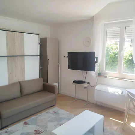 Chateauneuf Апартаменты *