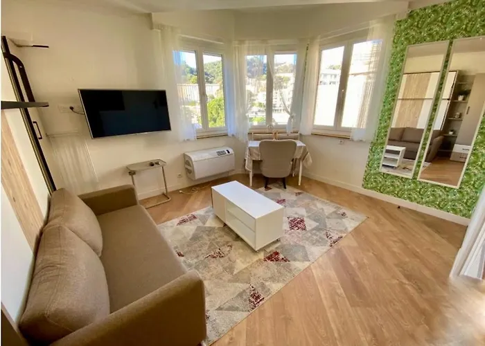 Cozy For 2 People, Ac, Center, 12 Min To