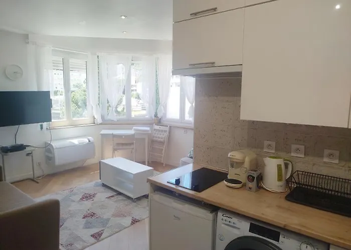 Cozy For 2 People, Ac, Center, 12 Min To * Nizza