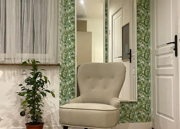 Cozy For 2 People, Ac, Center, 12 Min To