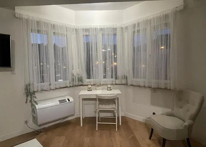 Cozy For 2 People, Ac, Center, 12 Min To Nizza