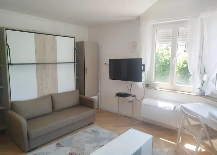 Cozy For 2 People, Ac, Center, 12 Min To Apartman *